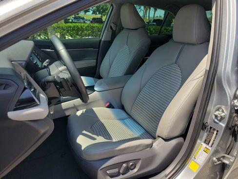 Used 2020 Toyota Camry SE FWD image 17