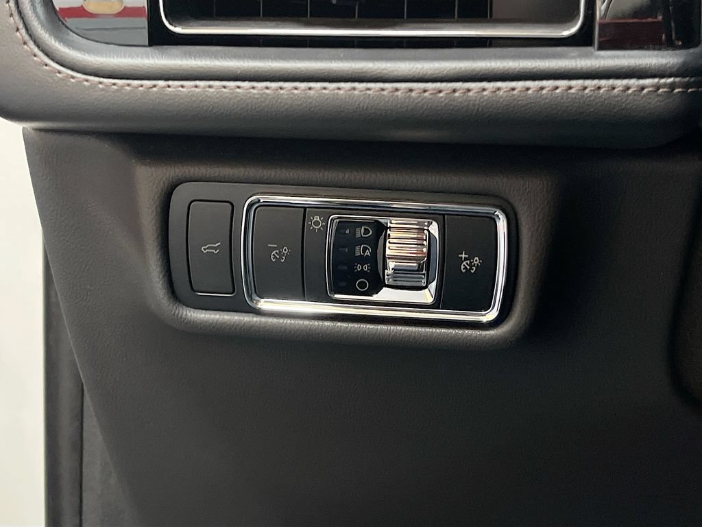 Used 2024 Lincoln Aviator Reserve AWD/4WD image 10