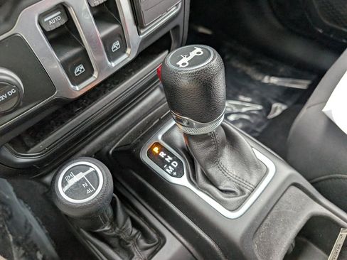 Used 2018 Jeep Wrangler Sport S image 29