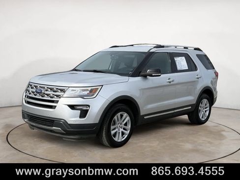 Used 2022 Ford Explorer XLT image 7