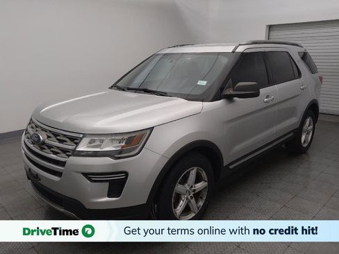 Used 2018 Ford Explorer XLT image 1