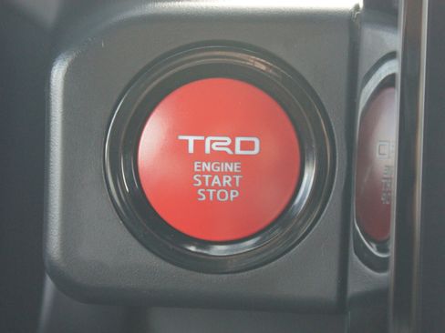 Used 2025 Toyota Tacoma TRD Off-Road w/ TRD Off Road Premium Package image 9