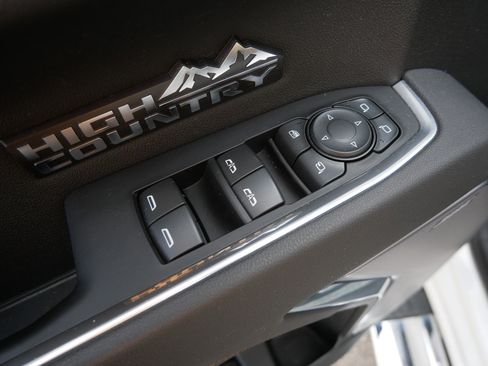 Used 2025 Chevrolet Silverado 1500 High Country w/ Technology Package image 24