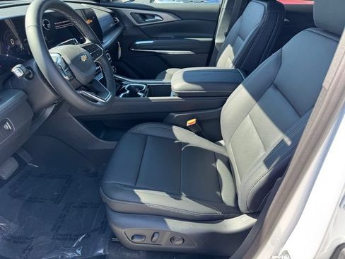 New 2026 Chevrolet Traverse LT w/ Sun and Wheel Package FWD image 18