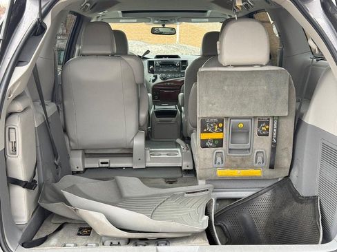Used 2012 Toyota Sienna XLE image 9