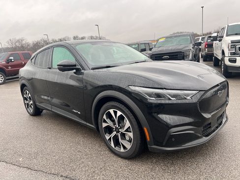 Used 2025 Ford Mustang Mach-E Select w/ Comfort Package Lite image 3