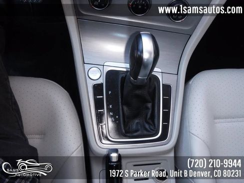 Used 2016 Volkswagen Golf SE image 38