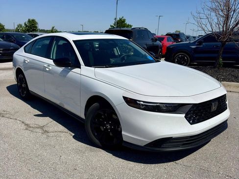 Used 2025 Honda Accord SE image 7