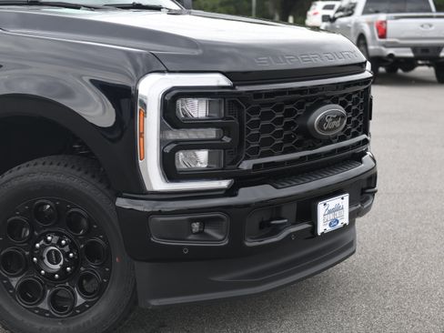 New 2026 Ford F250 Lariat w/ Black Appearance Package AWD/4WD image 3