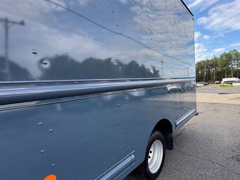 Used 2021 Ford Transit 350 DRW RWD image 18