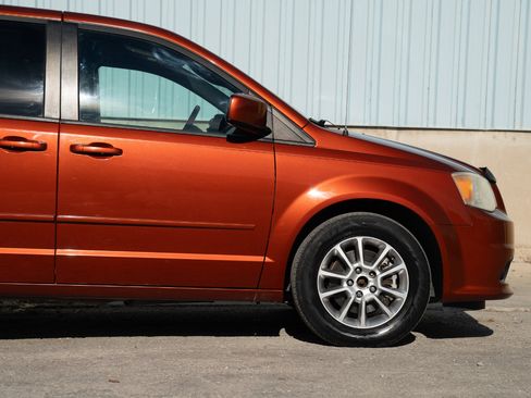 Used 2012 Dodge Grand Caravan R/T w/ Driver Convenience Group image 11