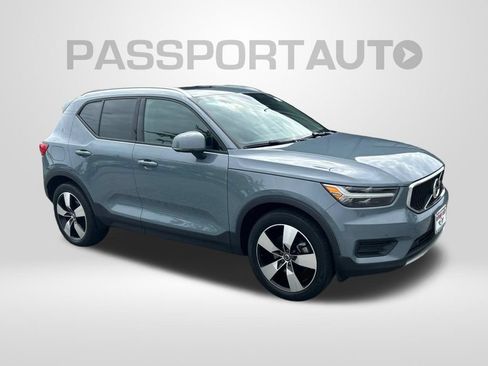 Used 2020 Volvo XC40 T5 Momentum w/ Protection Package Premier AWD/4WD image 3