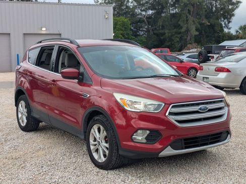 Used 2018 Ford Escape SE w/ SE Sync 3 Package FWD image 3