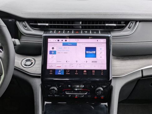 Certified 2025 Jeep Grand Cherokee Limited w/ Luxury Tech Group II RWD image 17
