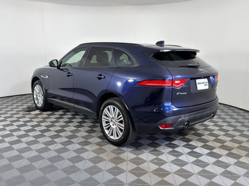 Used 2017 Jaguar F-PACE Premium image 3