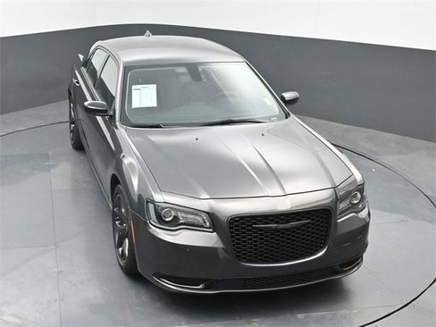 Used 2023 Chrysler 300 Touring w/ Sport Appearance Package image 32