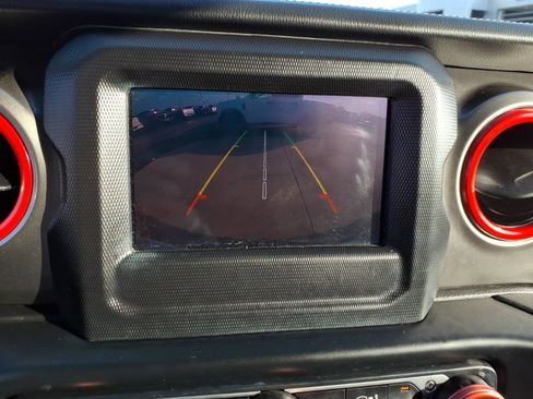 Used 2019 Jeep Wrangler Unlimited Sahara AWD/4WD image 21