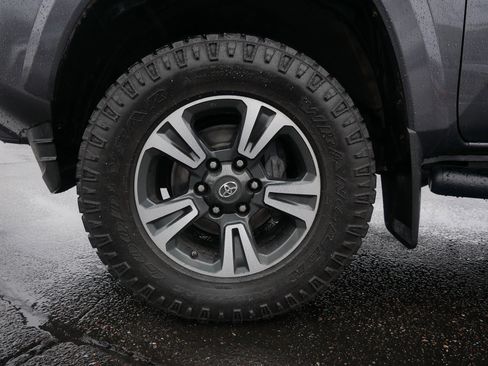 Used 2019 Toyota Tacoma TRD Sport image 15