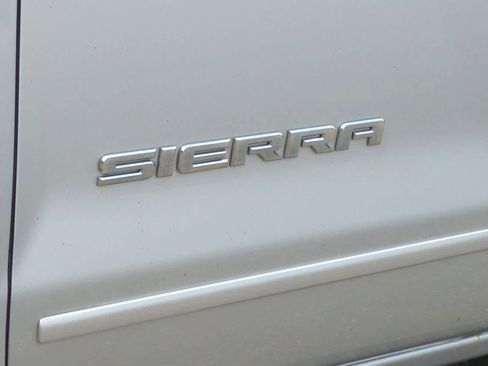 Used 2017 GMC Sierra 1500 SLE image 13
