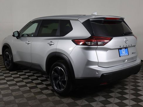 Used 2024 Nissan Rogue SV image 7