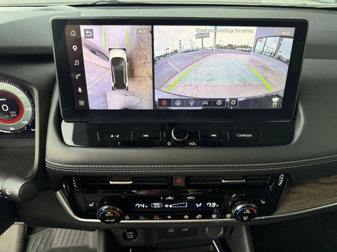 Used 2025 Nissan Rogue Platinum w/ Tech Package AWD/4WD image 21