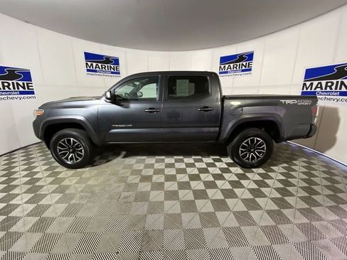 Used 2022 Toyota Tacoma TRD Sport w/ Technology Package image 10