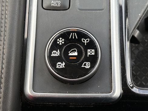 Used 2025 Nissan Pathfinder Platinum w/ Cargo Package AWD/4WD image 9
