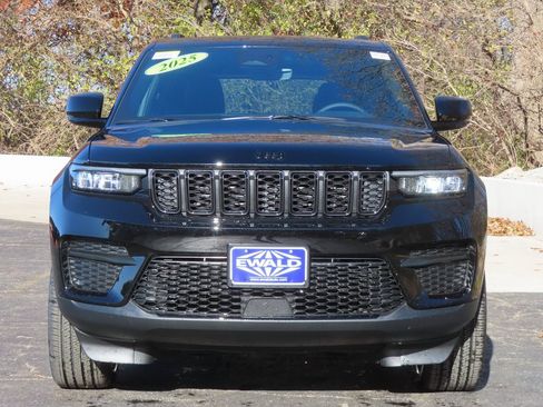 New 2025 Jeep Grand Cherokee Altitude image 15