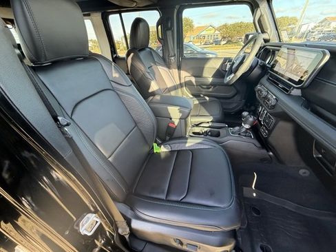 Used 2024 Jeep Wrangler High Altitude image 11