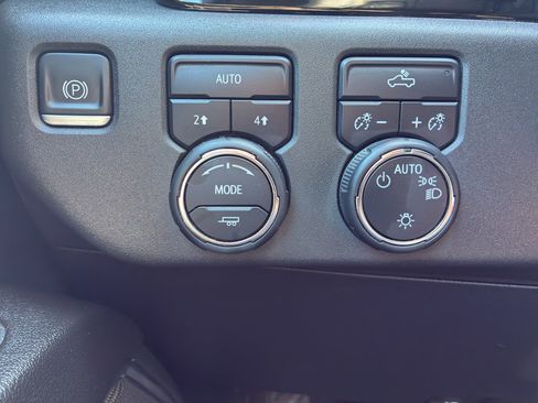 Used 2023 Chevrolet Silverado 1500 LT AWD/4WD image 28