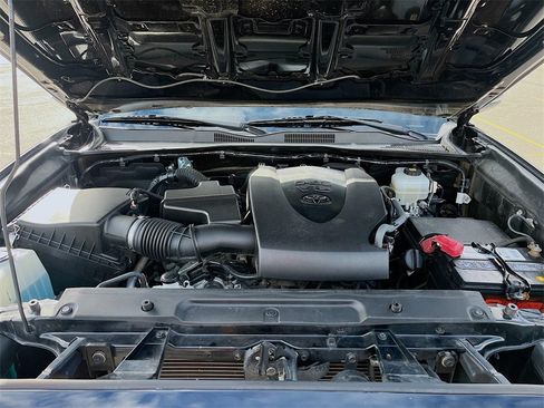 Used 2022 Toyota Tacoma TRD Off-Road image 29