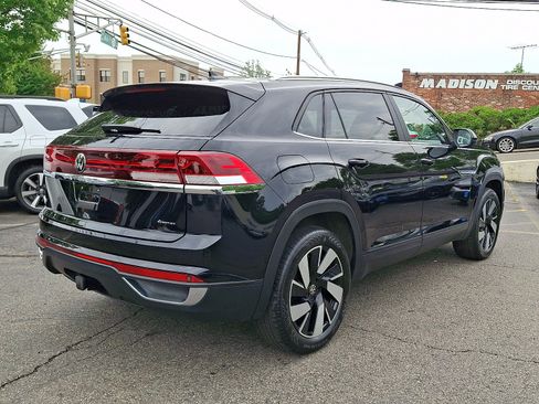 Used 2024 Volkswagen Atlas Cross Sport SE AWD/4WD image 4