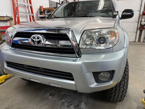 Used 2008 Toyota 4Runner SR5 AWD/4WD image 4