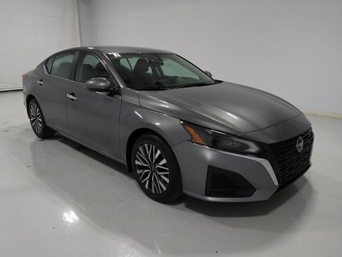 Used 2023 Nissan Altima 2.5 SV image 13
