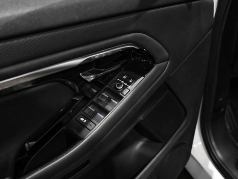 Used 2021 Land Rover Range Rover Evoque S image 41