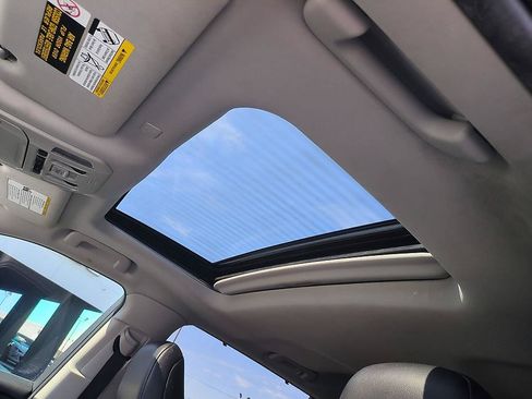 Used 2022 Toyota Highlander XLE AWD/4WD image 25