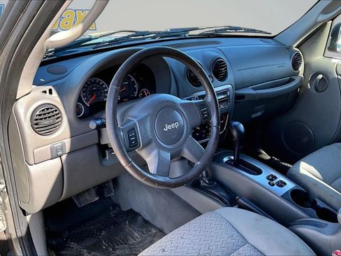 Used 2005 Jeep Liberty Renegade AWD/4WD image 14