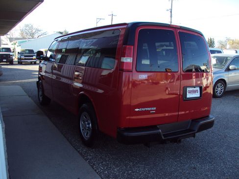 Used 2013 Chevrolet Express 1500 AWD image 5