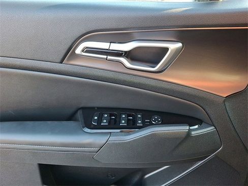 Certified 2025 Kia Sportage EX w/ Premium Package image 11