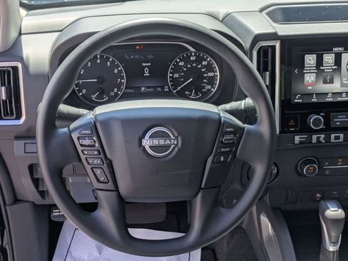 Used 2025 Nissan Frontier SV AWD/4WD image 15