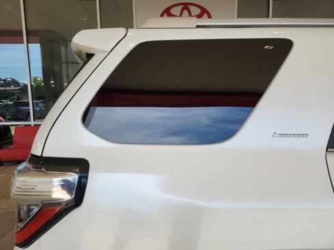 Used 2016 Toyota 4Runner Limited AWD/4WD image 9