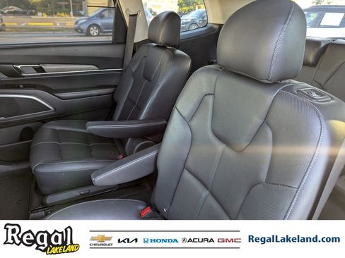 Used 2022 Kia Telluride EX w/ EX Premium Package image 16