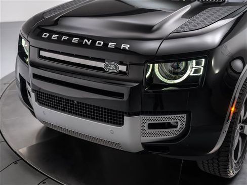Used 2023 Land Rover Defender 110 S AWD/4WD image 9