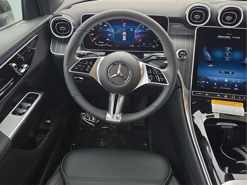 New 2026 Mercedes-Benz GLC 300 image 13