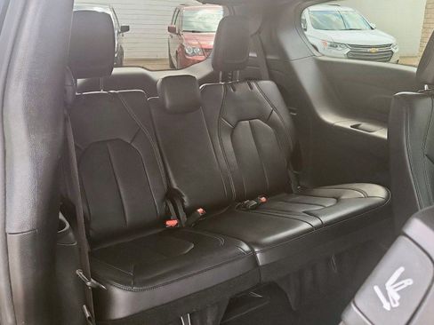 Used 2025 Chrysler Pacifica Select FWD image 22
