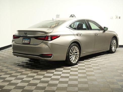 Used 2020 Lexus ES 300h w/ Accessory Package 2 image 8