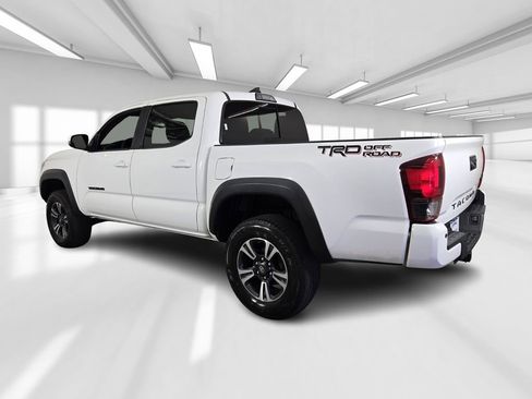 Used 2019 Toyota Tacoma TRD Off-Road w/ Technology Package RWD image 5