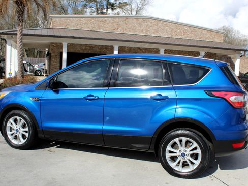 Used 2017 Ford Escape SE image 3