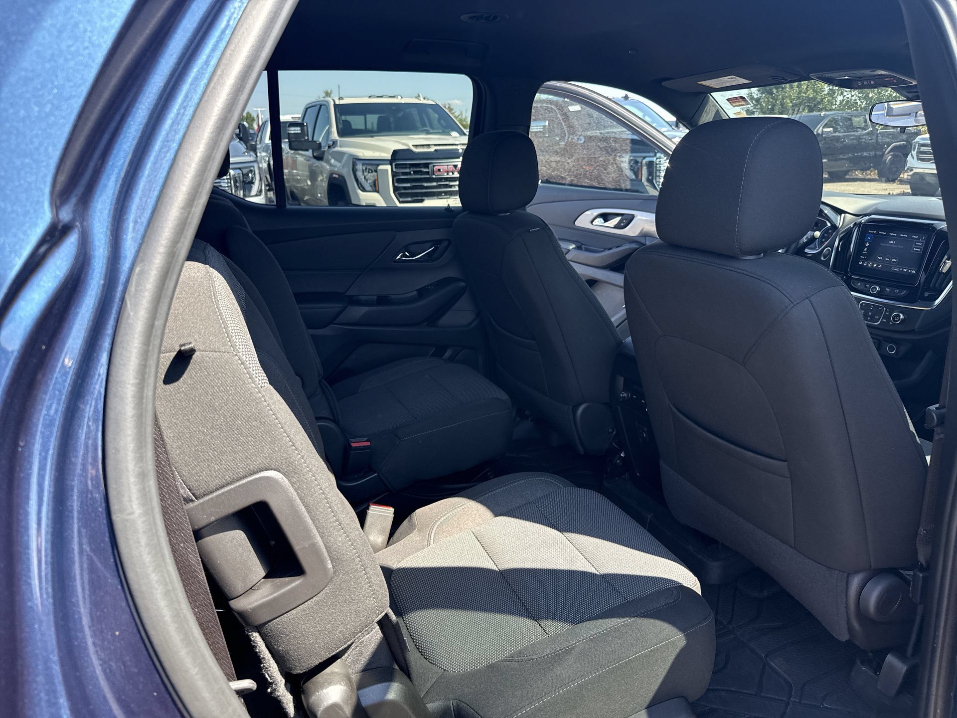 Used 2023 Chevrolet Traverse LT FWD image 34