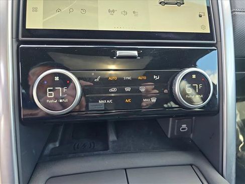 Used 2025 Land Rover Discovery Dynamic SE AWD/4WD image 22